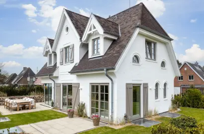 Frisian New Build on Sylt: Custom Home with Garden & Private Spa in Wenningstedt