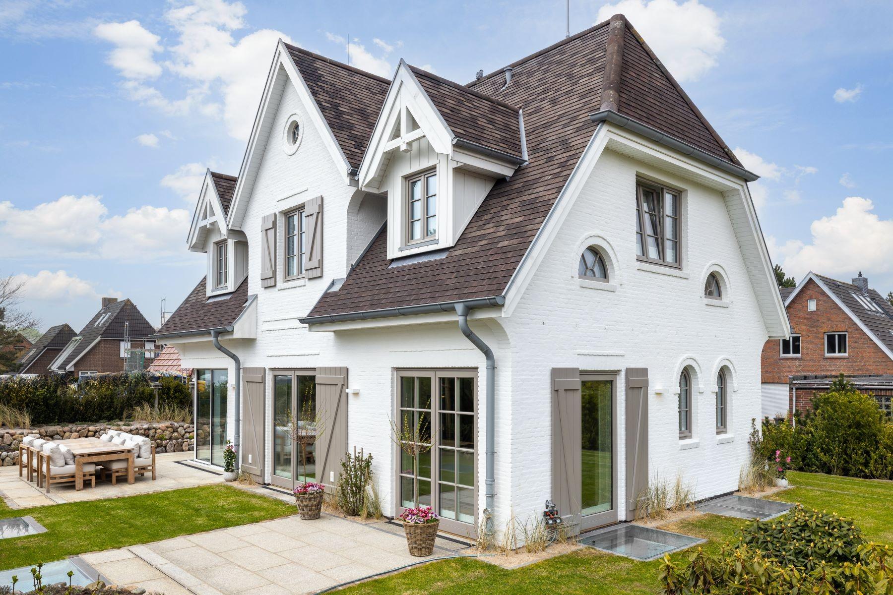 Frisian New Build on Sylt: Custom Home with Garden & Private Spa in Wenningstedt