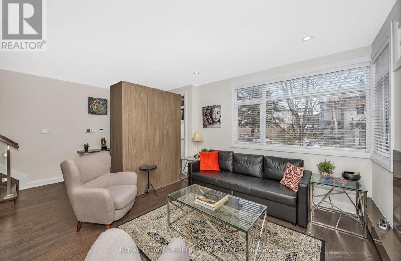 383 PRINCETON AVENUE Ottawa, Ontario K2A4E1
