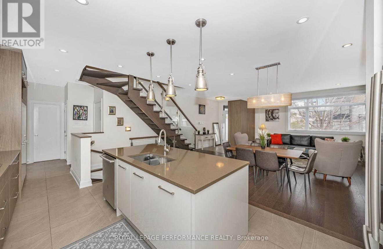 383 PRINCETON AVENUE Ottawa, Ontario K2A4E1