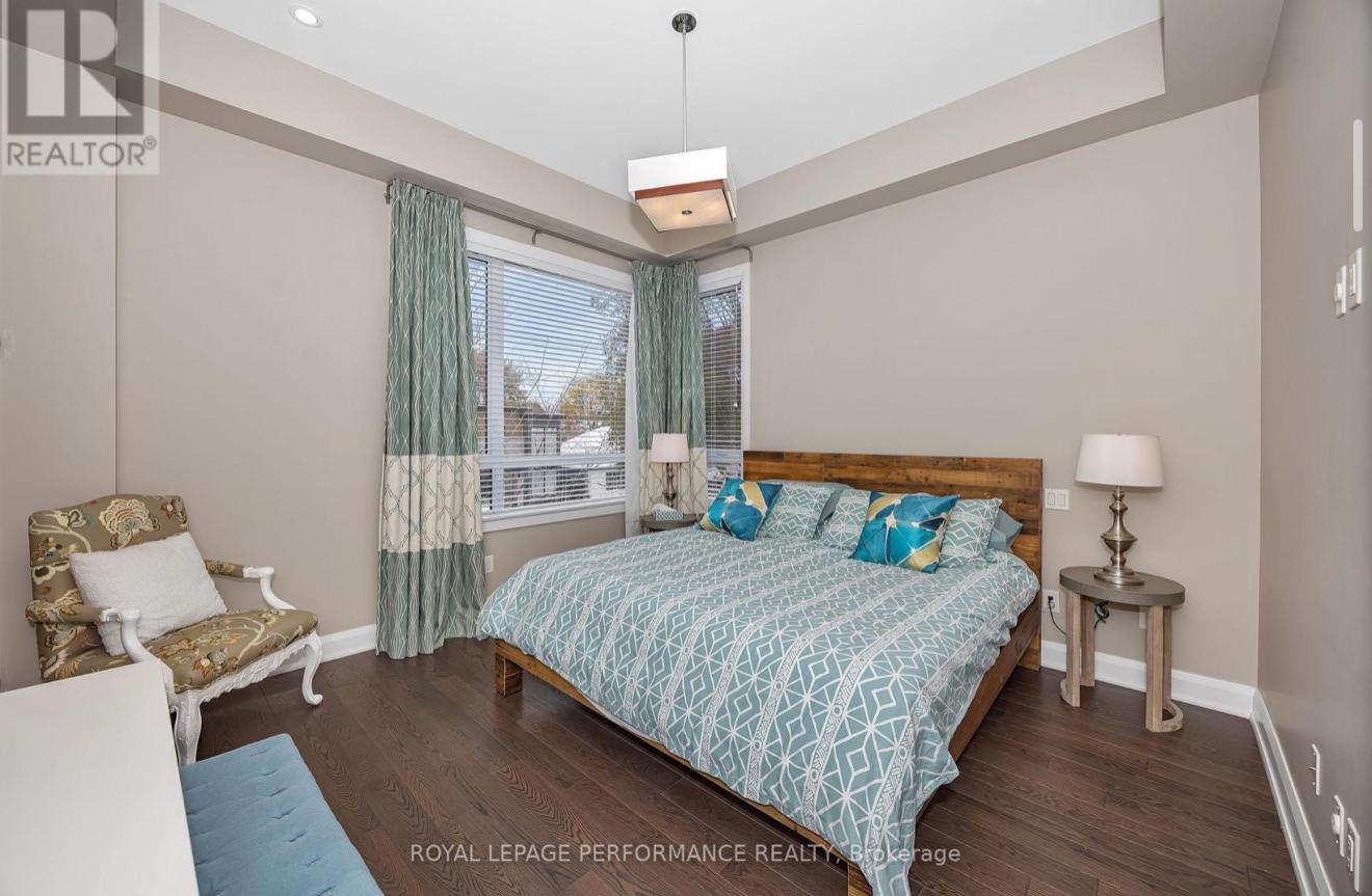 383 PRINCETON AVENUE Ottawa, Ontario K2A4E1