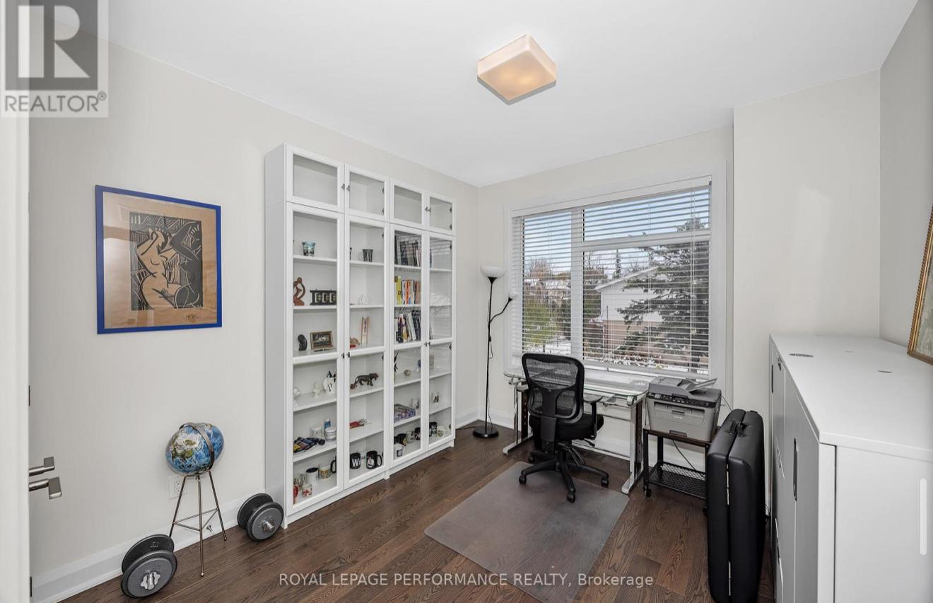 383 PRINCETON AVENUE Ottawa, Ontario K2A4E1