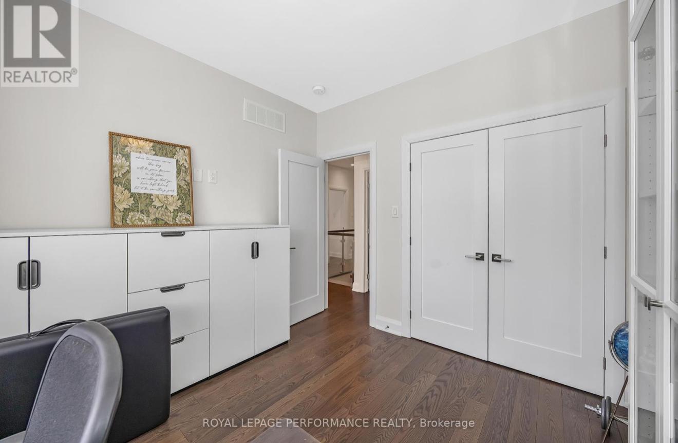 383 PRINCETON AVENUE Ottawa, Ontario K2A4E1