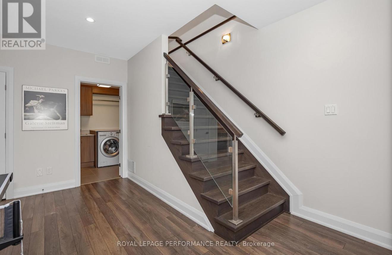 383 PRINCETON AVENUE Ottawa, Ontario K2A4E1