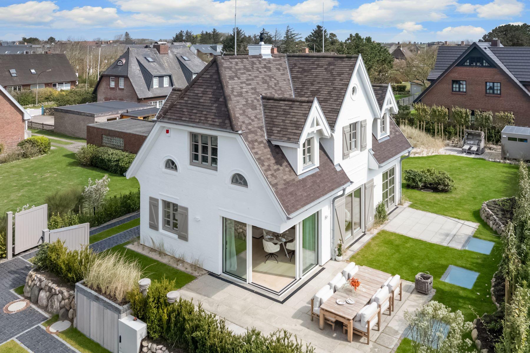 Frisian New Build on Sylt: Custom Home with Garden & Private Spa in Wenningstedt