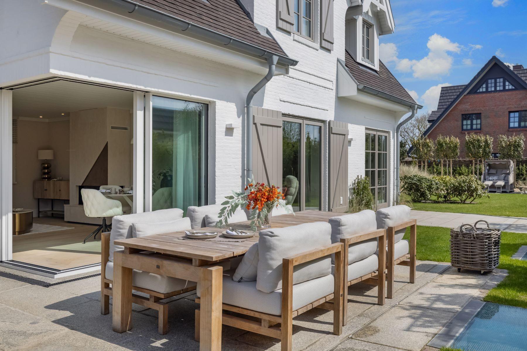 Frisian New Build on Sylt: Custom Home with Garden & Private Spa in Wenningstedt