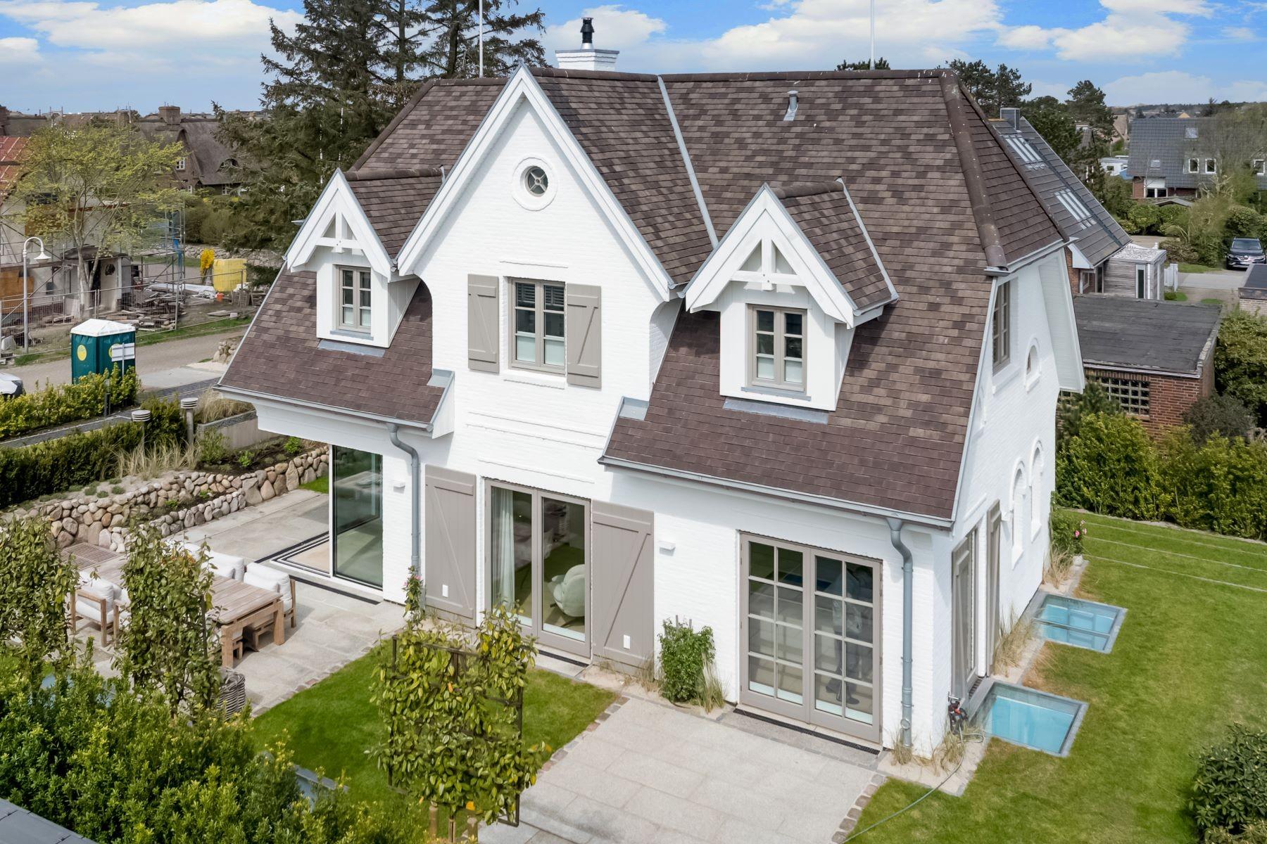Frisian New Build on Sylt: Custom Home with Garden & Private Spa in Wenningstedt